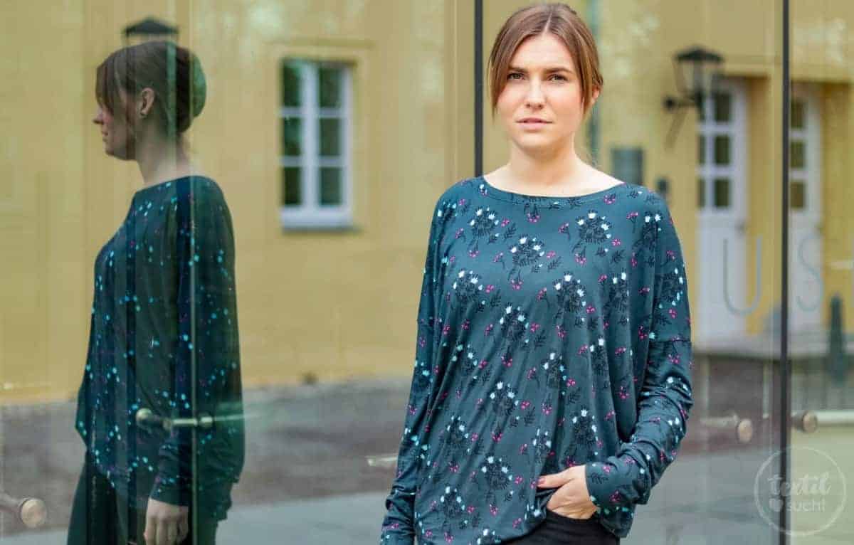 Schnittmuster Shirt Lesja als Oversizeshirt mit Rückenteilung - Titelbild | textilsucht.de