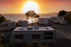 Autarker Wohnwagen: Unser Abenteuer Freicampen im Caravan