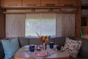 Nähen für Camper – neue Vorhänge im Wohnwagen