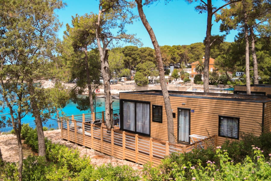 Ferienhäuser mit Blick in die Bucht - Camping Čikat